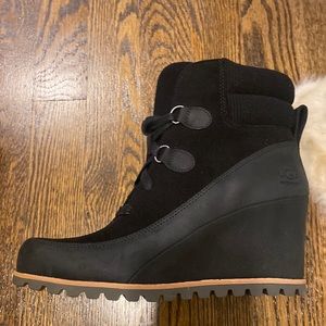 UGG Wedge Kriston Boot